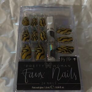 Faux Nails - Yellow & Black Tiger Print Press-On Set
